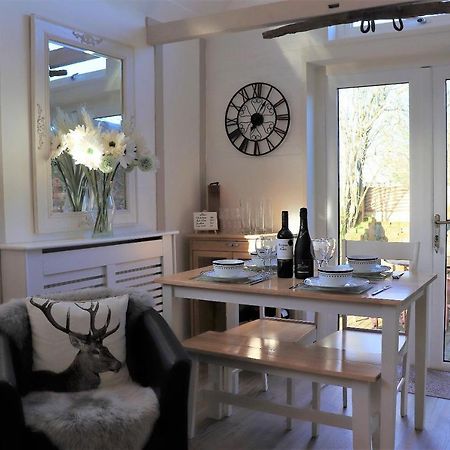 Beautiful Barn Conversion, 3 Bed, Hot Tub, Sauna, Gym, Enclosed Garden Ryde  Luaran gambar