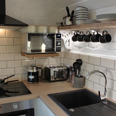 Beautiful Barn Conversion, 3 Bed, Hot Tub, Sauna, Gym, Enclosed Garden Ryde  Luaran gambar