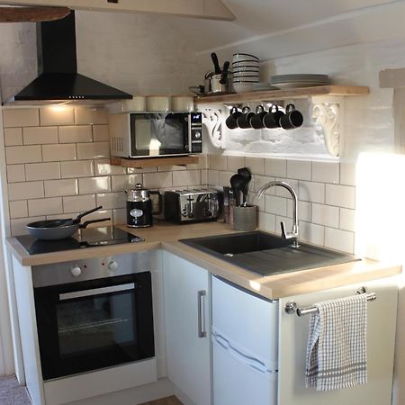 Beautiful Barn Conversion, 3 Bed, Hot Tub, Sauna, Gym, Enclosed Garden Ryde  Luaran gambar