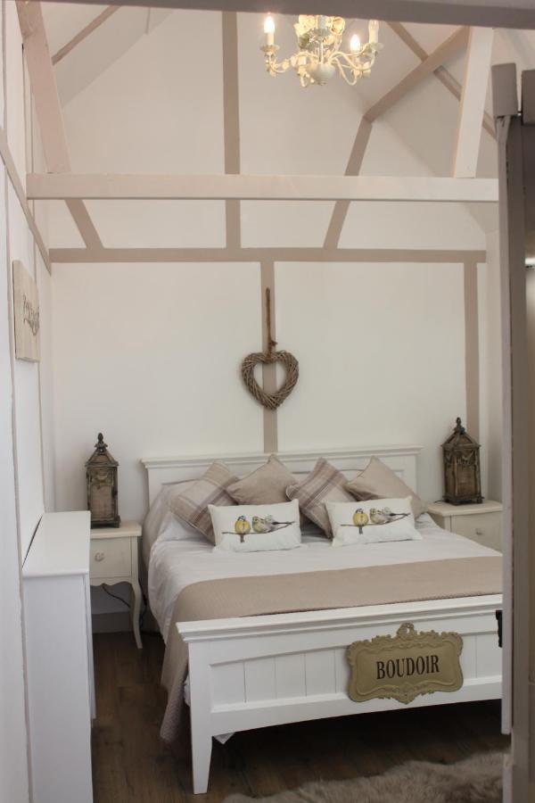 Beautiful Barn Conversion, 3 Bed, Hot Tub, Sauna, Gym, Enclosed Garden Ryde  Luaran gambar