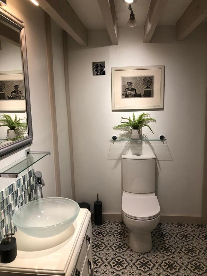 Beautiful Barn Conversion, 3 Bed, Hot Tub, Sauna, Gym, Enclosed Garden Ryde  Luaran gambar