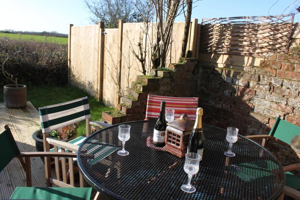 Beautiful Barn Conversion, 3 Bed, Hot Tub, Sauna, Gym, Enclosed Garden Ryde  Luaran gambar